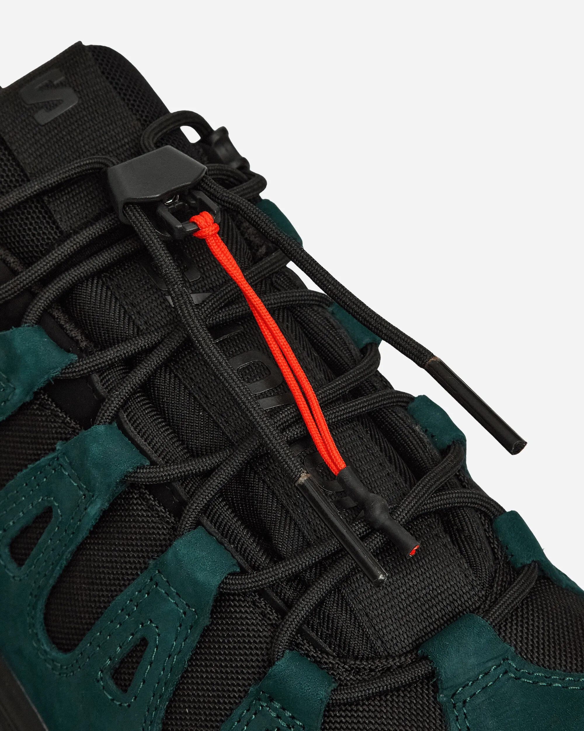 GR10K Quest Low - 01 Vassal Sneakers Black / Ponderosa Pine / Flame Scarlet
