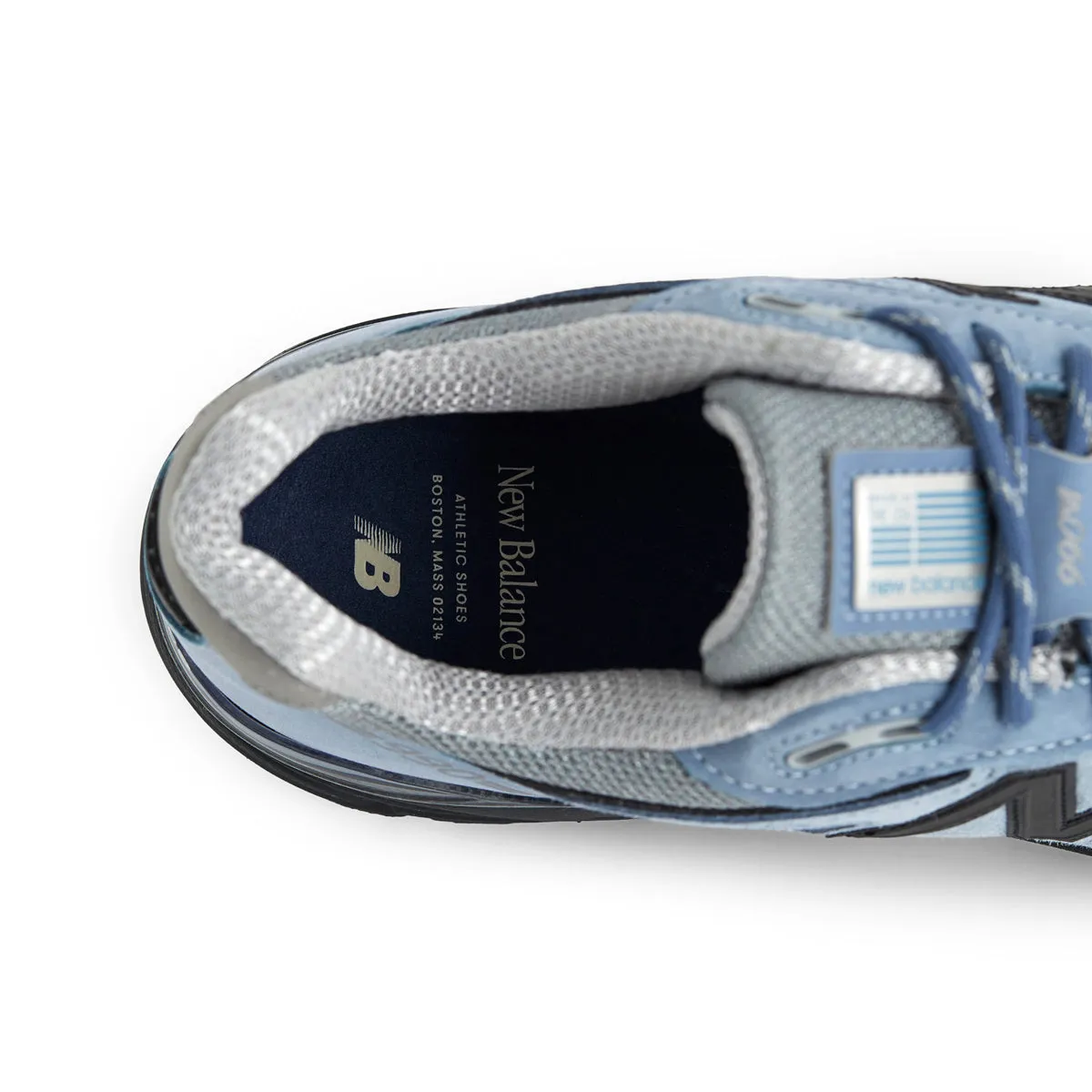in USA 990v4 'Artic grey'