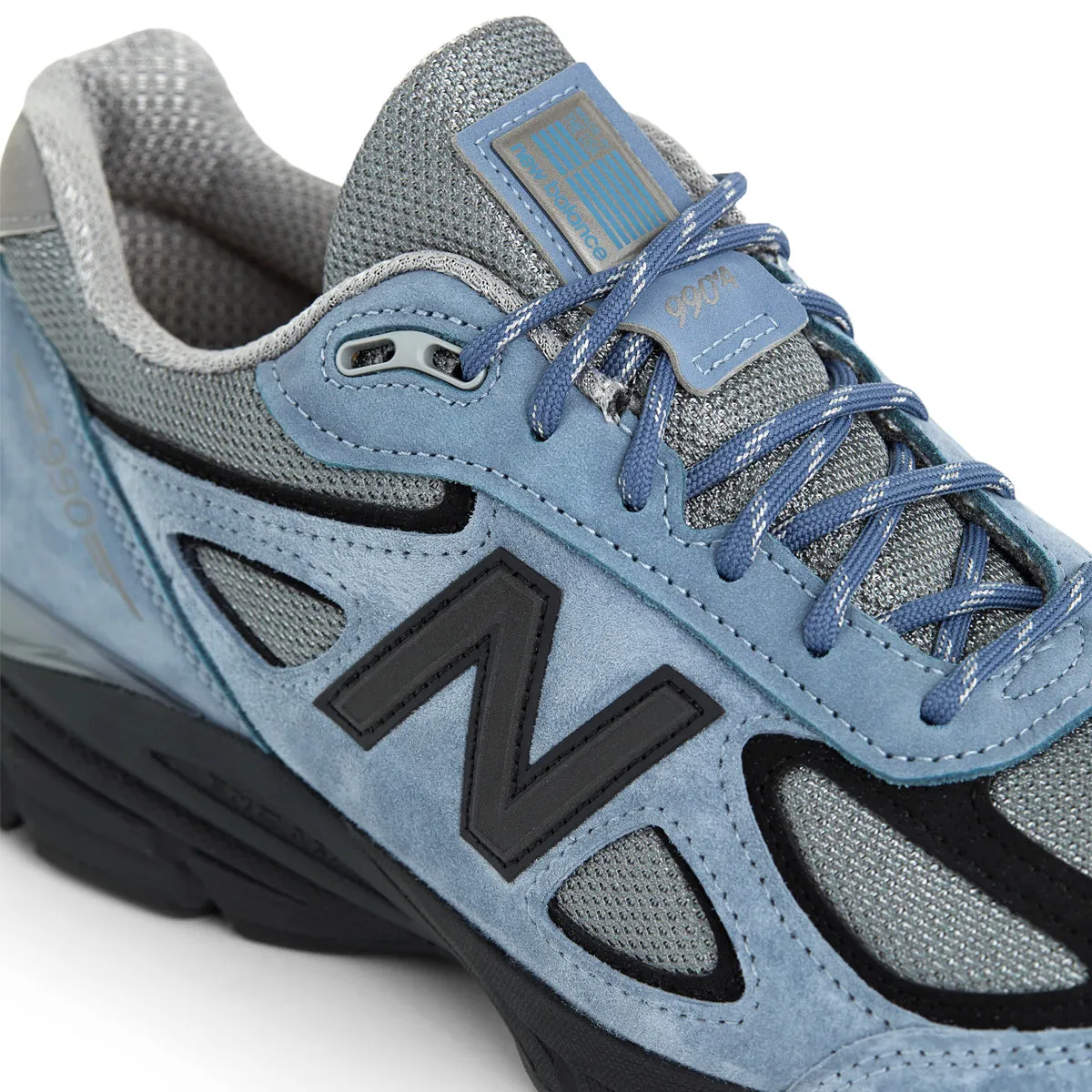 in USA 990v4 'Artic grey'