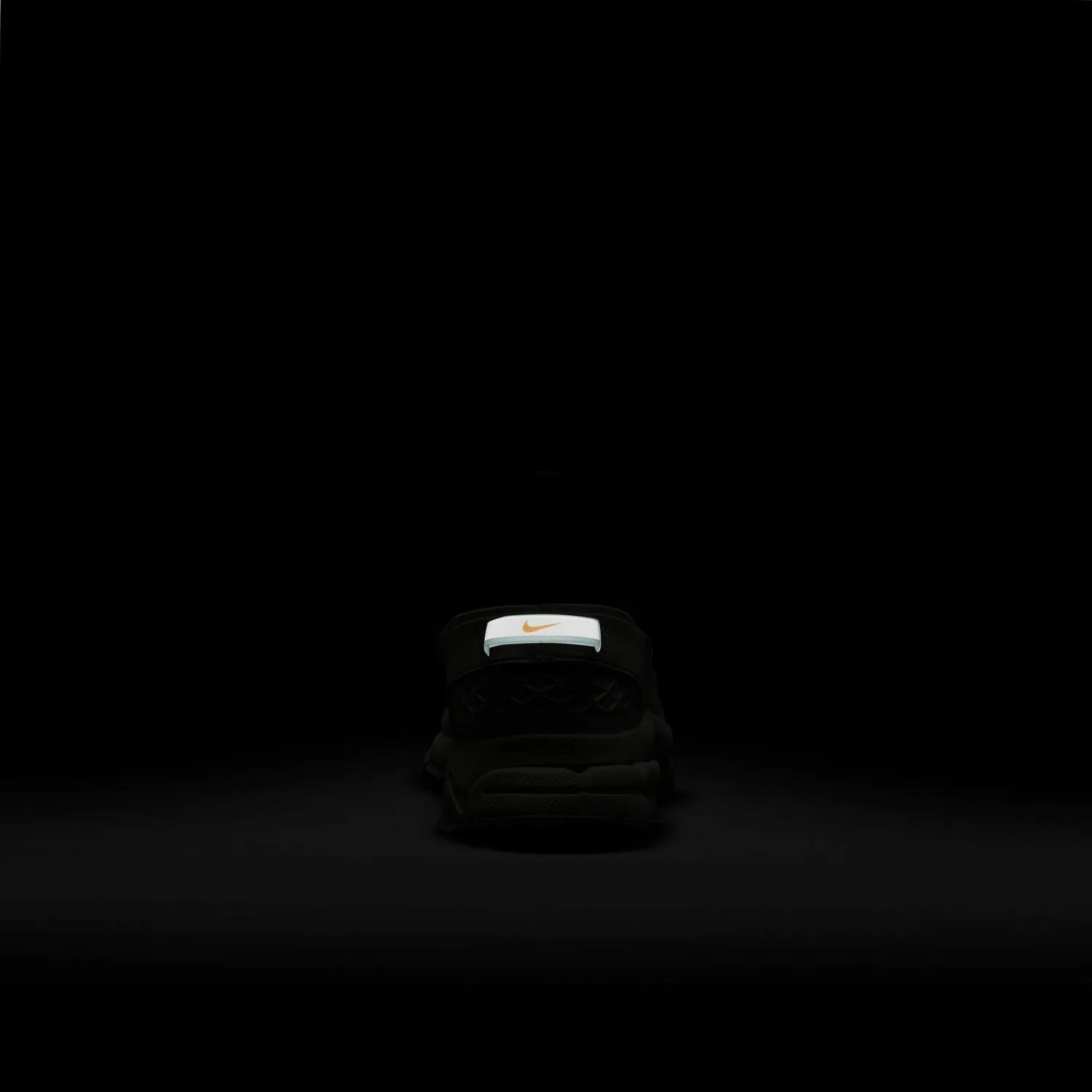 Zoom Vomero Roam 'Black Light Silver'